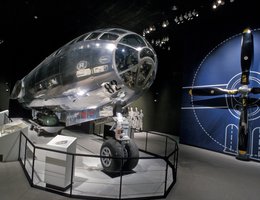 who was the bombadier on the enola gay