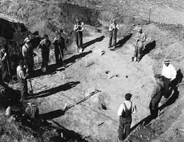 Excavators uncovering a house floor in 1939
