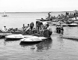 Speedboat racing